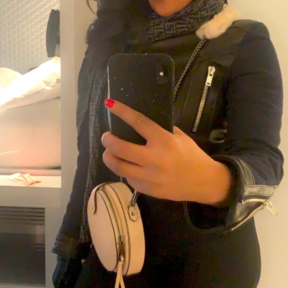 Rebecca Minkoff cream round bag with fur! - Picture 3 of 3